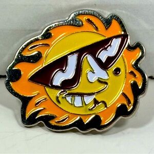 Retro Cool Sun Enamel Pin - Funky Y2K Cartoon Accessory Collectible Pin